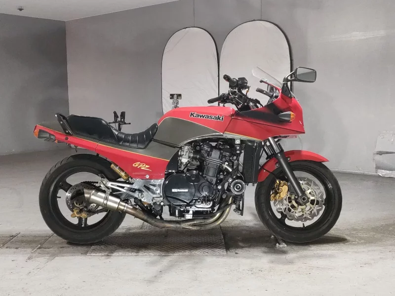 Kawasaki GPZ900R