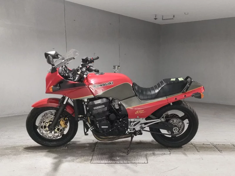Kawasaki GPZ900R