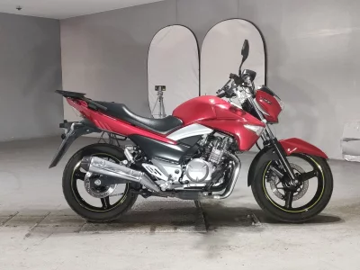 Suzuki GSR250