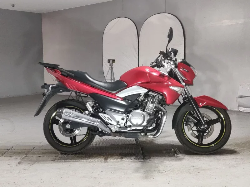 Suzuki GSR250