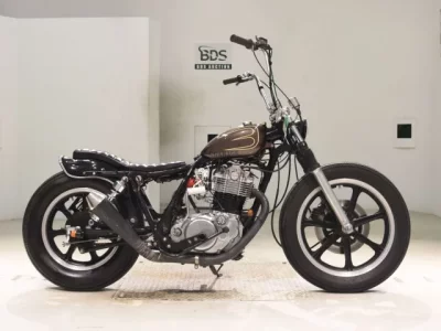 Yamaha SR400-2