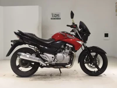 Suzuki GSR250