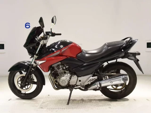 Suzuki GSR250