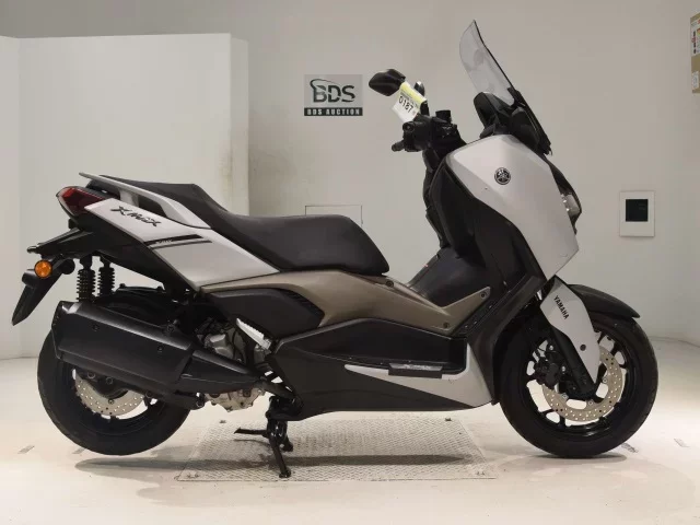 Yamaha X-MAX250-2