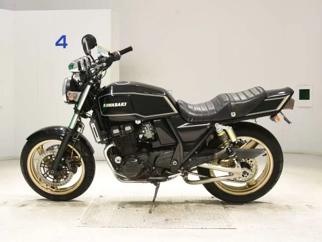 Kawasaki ZRX400