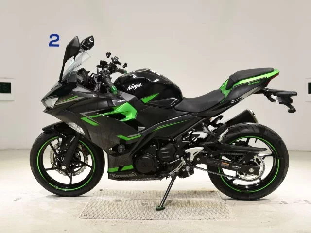 Kawasaki NINJA400-2