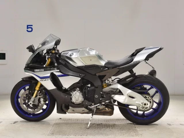 Yamaha YZF-R1M