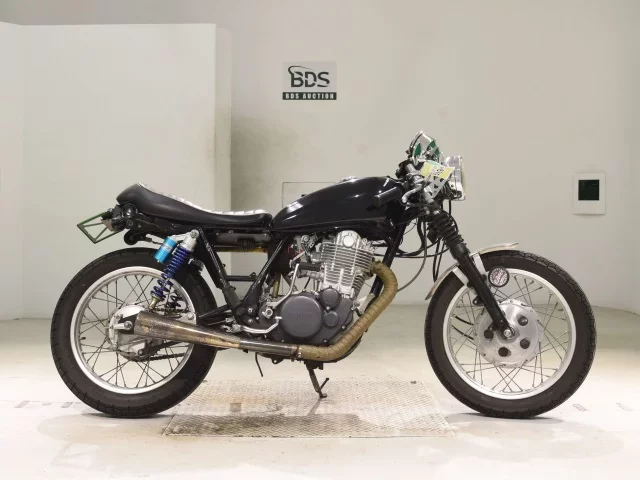 Yamaha SR400-2