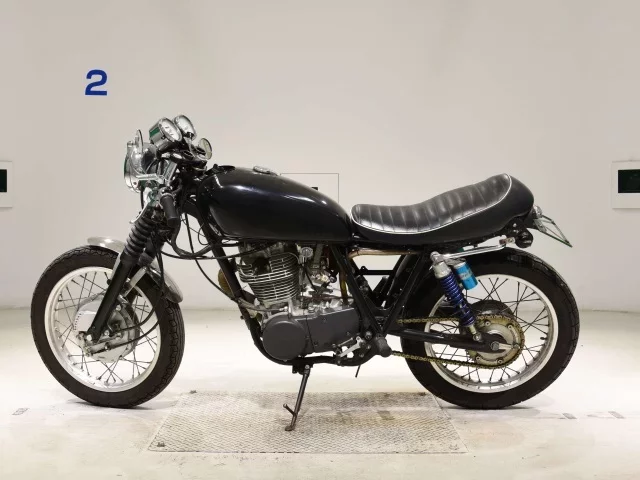 Yamaha SR400-2