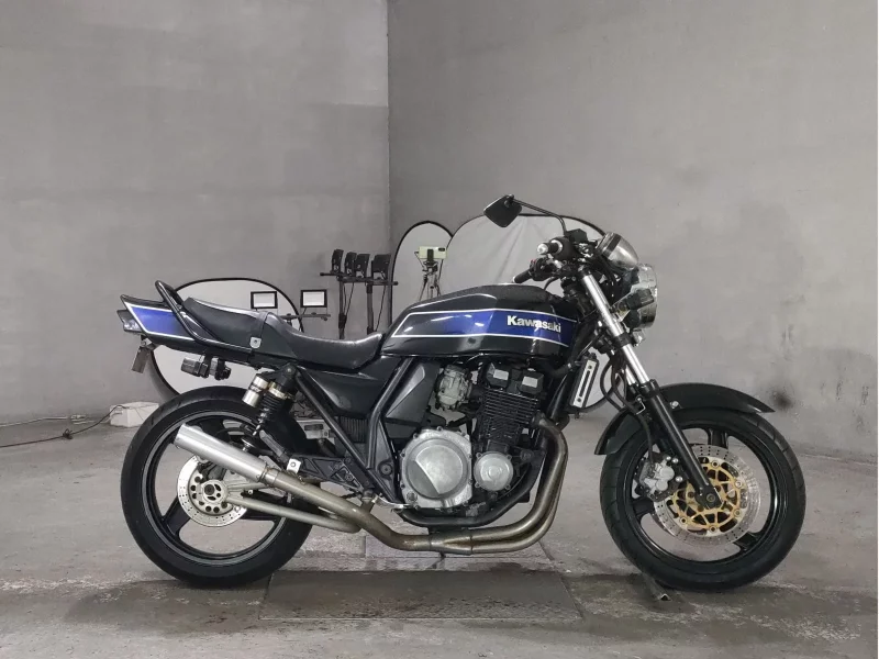 Kawasaki ZRX400