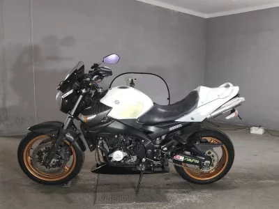 Suzuki GSR400