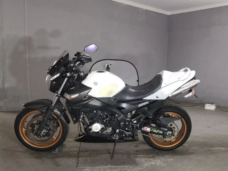 Suzuki GSR400