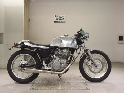 Yamaha SR400-3