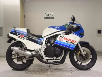 Suzuki GSX-R750-1