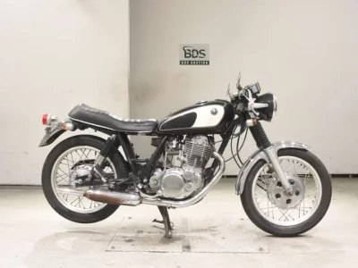 Yamaha SR400-2
