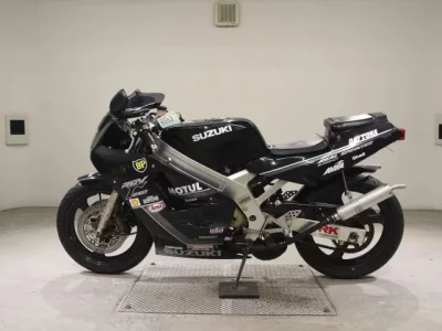 Suzuki RGV250