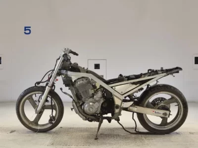 Yamaha SRX600-4