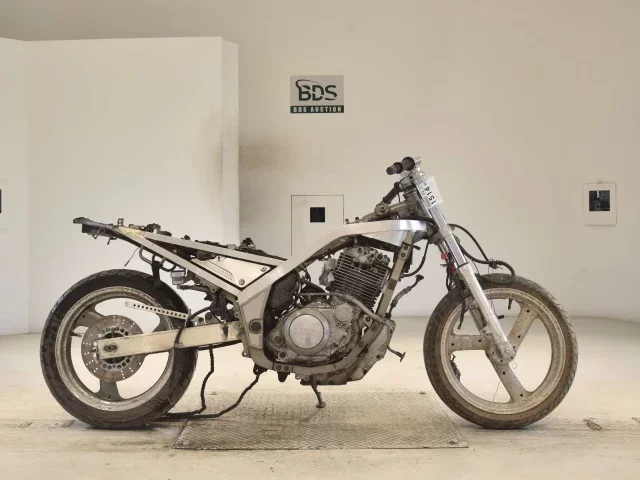 Yamaha SRX600-4