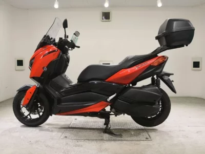 Yamaha X-MAX250-2