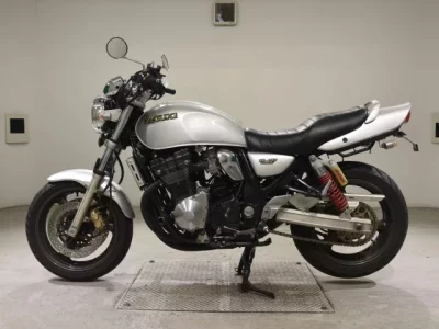 Suzuki INAZUMA 1200