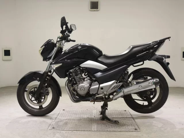 Suzuki GSR250