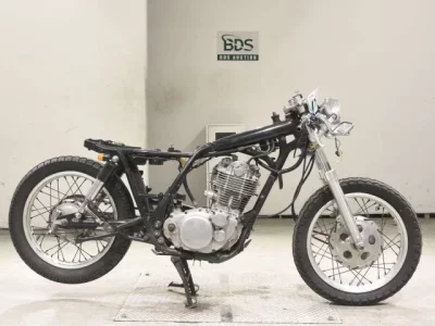 Yamaha SR400-2