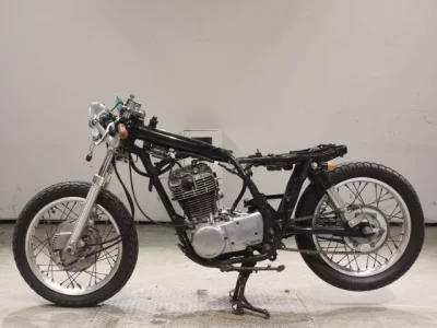 Yamaha SR400-2