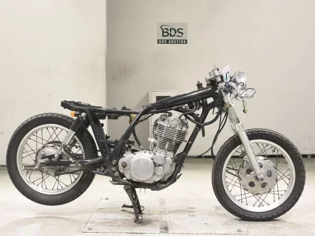 Yamaha SR400-2
