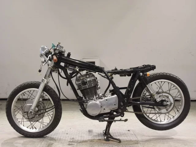 Yamaha SR400-2