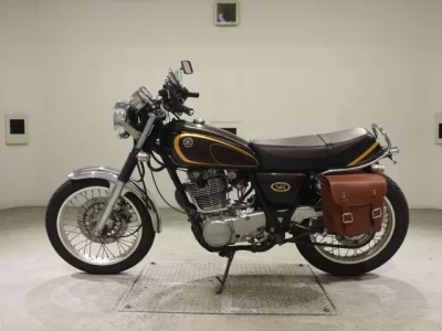 Yamaha SR400-3