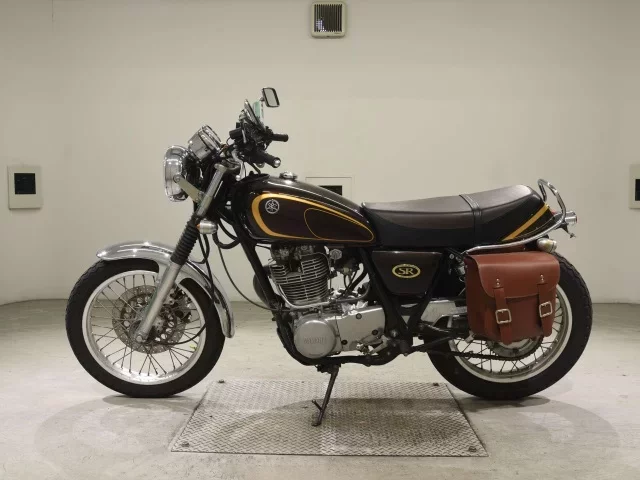 Yamaha SR400-3