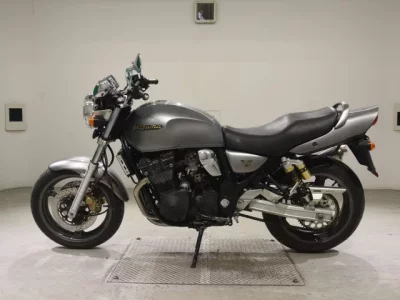 Suzuki INAZUMA 400