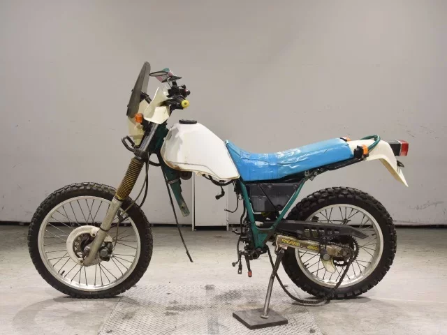 Yamaha SEROW 225-1
