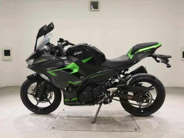 Kawasaki NINJA400-2