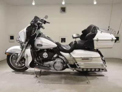 Harley-Davidson HARLEY FLHTCU1580