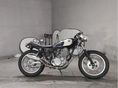 Yamaha SR400-1