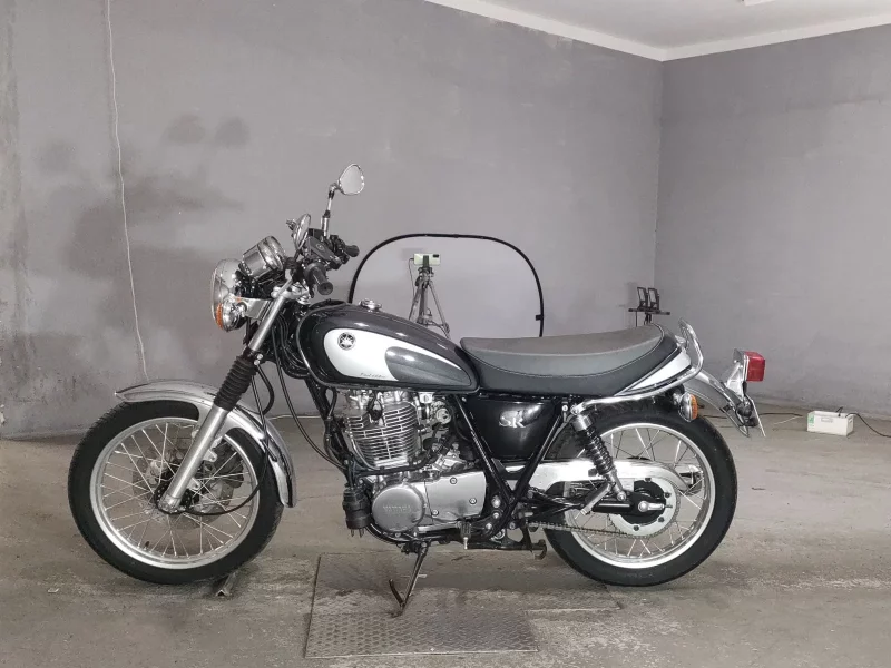 Yamaha SR400-1