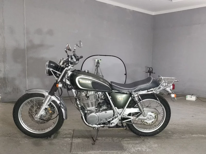 Yamaha SR400-1