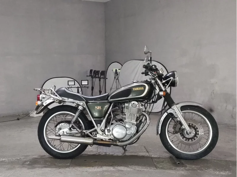 Yamaha SR400-1