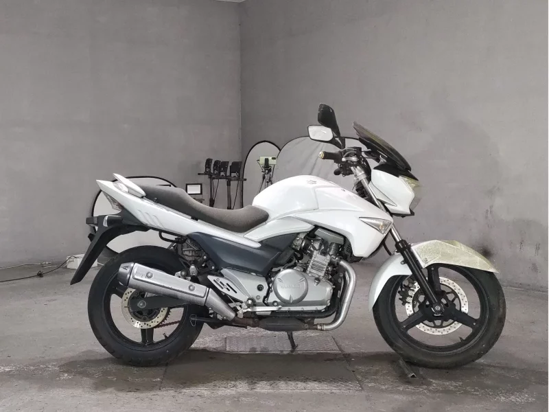 Suzuki GSR250