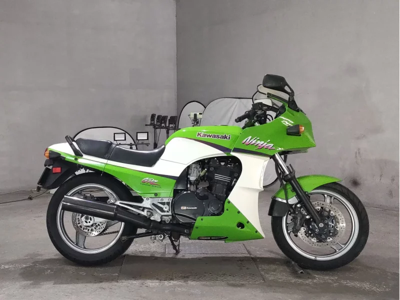 Kawasaki GPZ900R