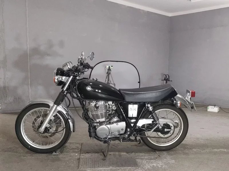 Yamaha SR400-1