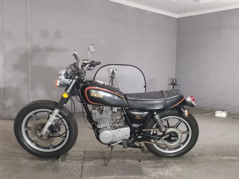 Yamaha SR400-1