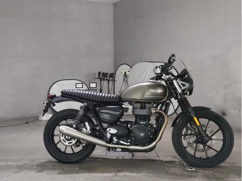 Triumph  STREET TWIN 900 лот № 7416 оценка 4.5  с аукциона в Японии
