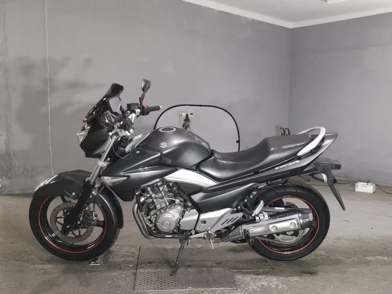 Suzuki GSR250