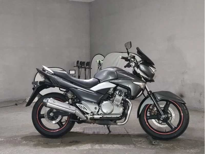 Suzuki GSR250