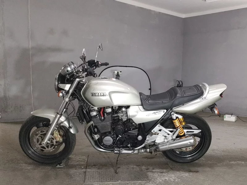 Yamaha XJR1200