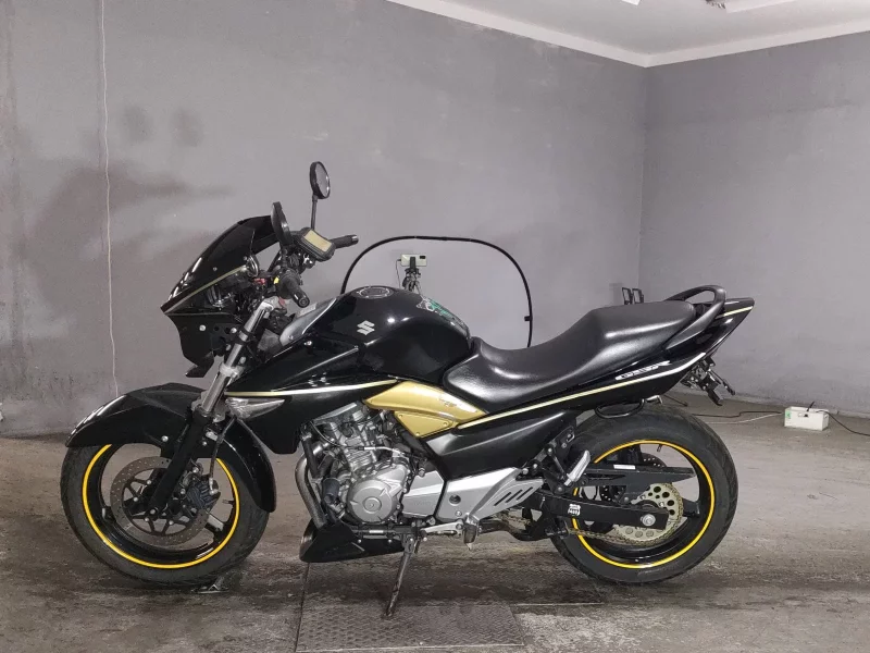 Suzuki GSR250