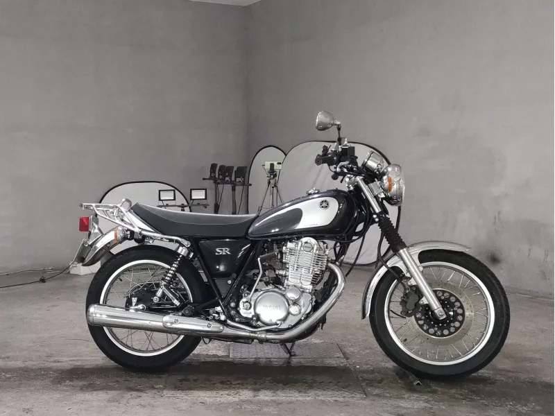 Yamaha SR400-1 лот № 8535 оценка 4  с аукциона в Японии