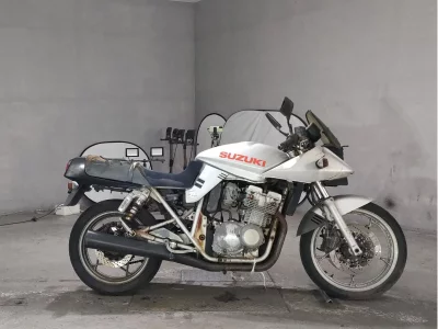 Suzuki GSX400S KATANA